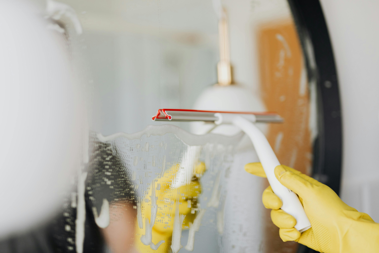 Cleaning a kitchen sink